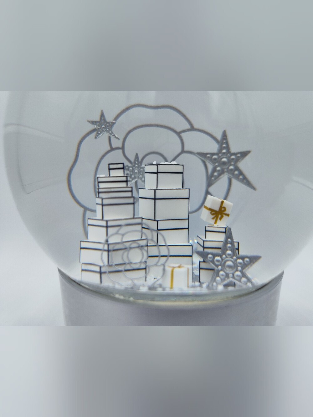 CHANEL Fine Jewelry White and Gold Gift Box Snow Globe - Picture 5 of 6